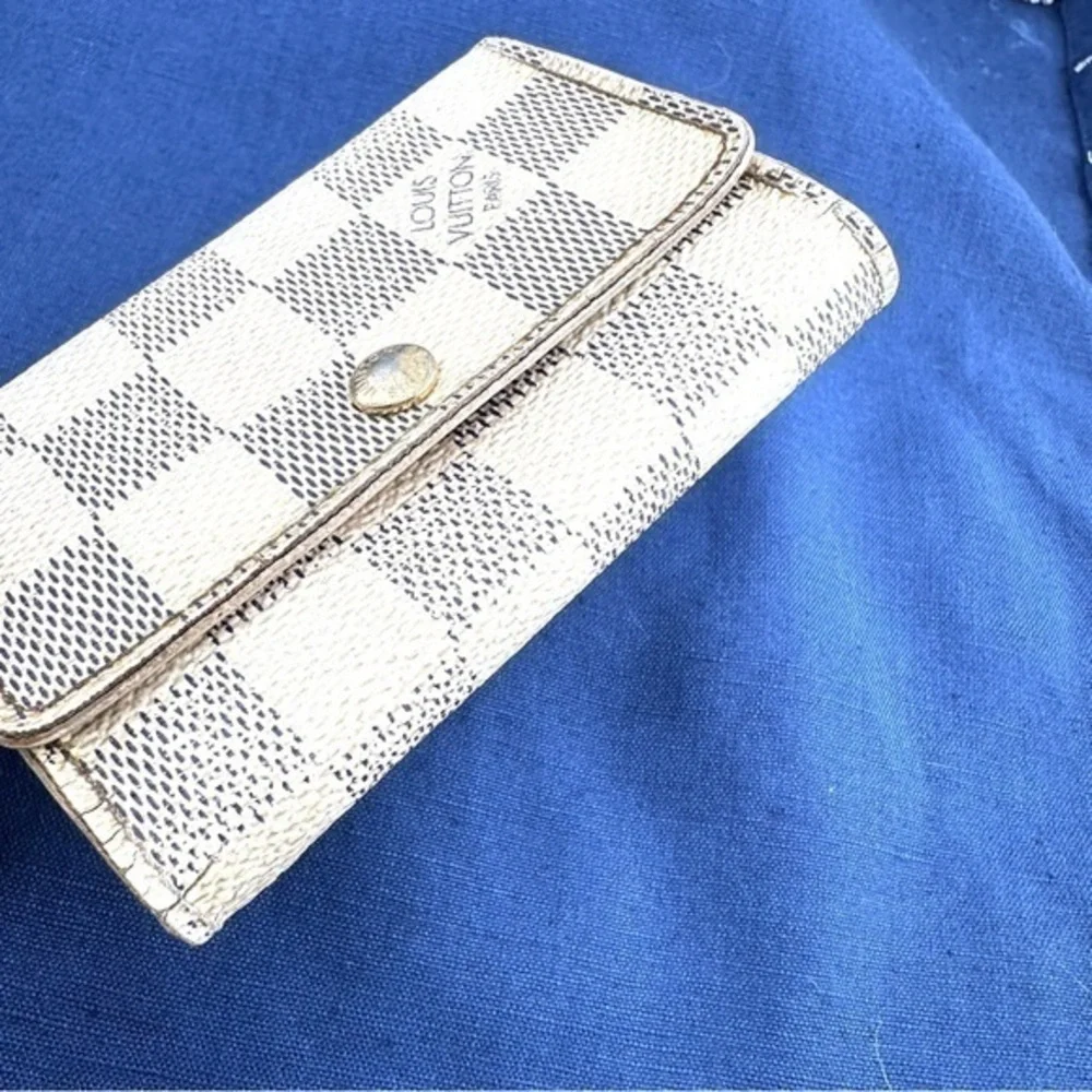 AUTHENTIC Louis Vuitton Damier Azur Multicles Key Holder. Holds 6 keys. - Picture 5 of 10